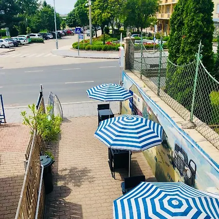 Street 52 Apartmanhaz *