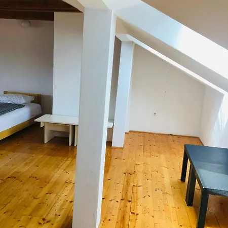 Street 52 Apartmanhaz *